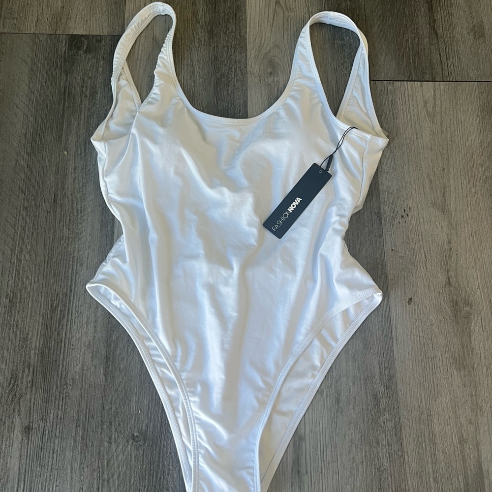 Fashion Nova Black and White Tag